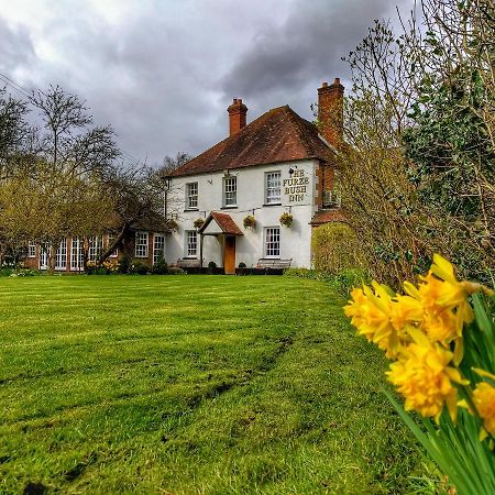 The Furze Bush Inn Нюбъри Екстериор снимка