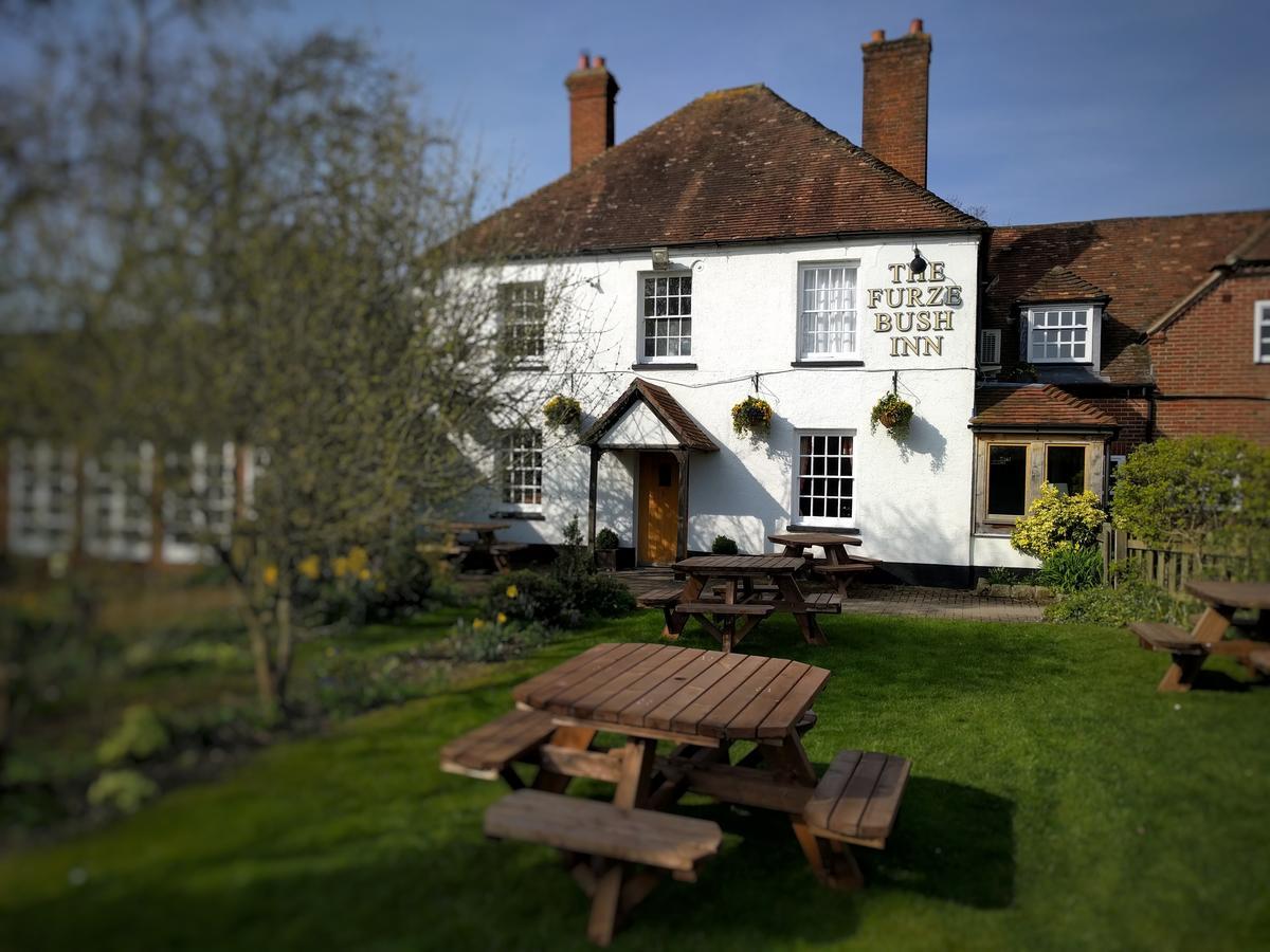 The Furze Bush Inn Нюбъри Екстериор снимка