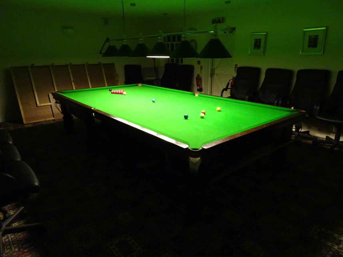 The Furze Bush Inn Нюбъри Екстериор снимка